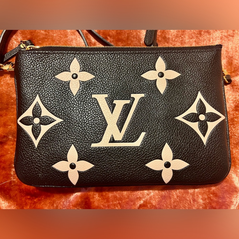 LV Double Zip Pochette - Picture 4 of 11